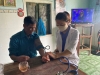 Huyện đoàn - Hội LHTN huyện thăm, khám bệnh và tặng quà cho già làng Trưởng bản thuộc xã Tam Trà