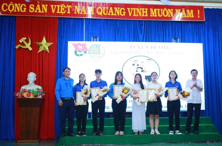 HUYỆN ĐOÀN NÚI THÀNH TUYÊN DƯƠNG HỌC SINH 3 TỐT CẤP HUYỆN NĂM HỌC 2022-2023