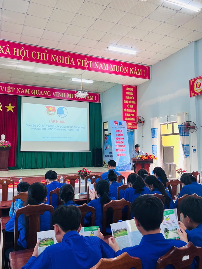 Đội hình Trí thức trẻ tình nguyện tập huấn xây dựng nông thôn mới